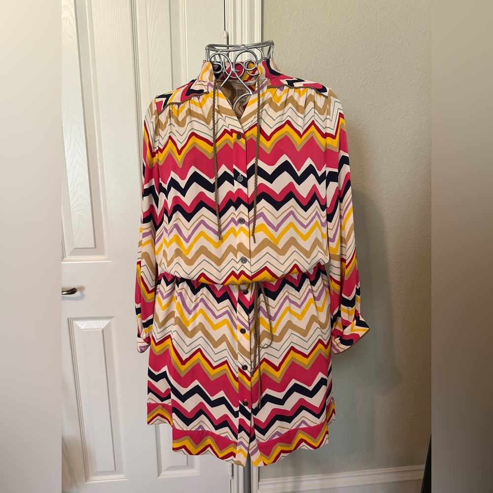 Diane Von Furstenberg vintage silk dress in excellent condition.  Size 4